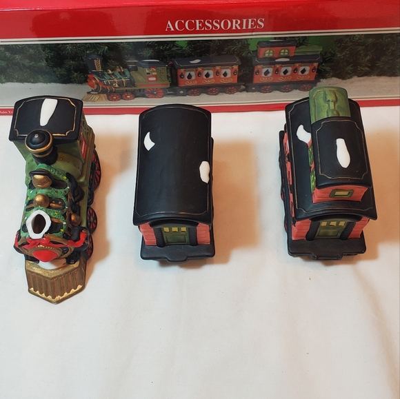 Dickens Collectibles Vintage 1998 Hand Painted Porcelain Train Set, 3 Pieces - Picture 8 of 14